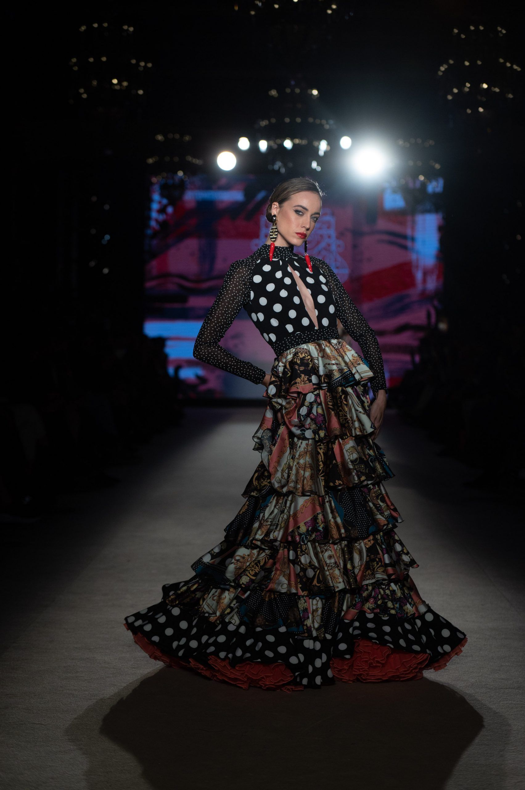 Apoteósica vuelta a la pasarela de la moda flamenca de la mano de We Love Flamenco. Pablo Retamero y Juanjo Bernal: ‘Gachí’. Foto: Aníbal González© - Gastronomía y Moda