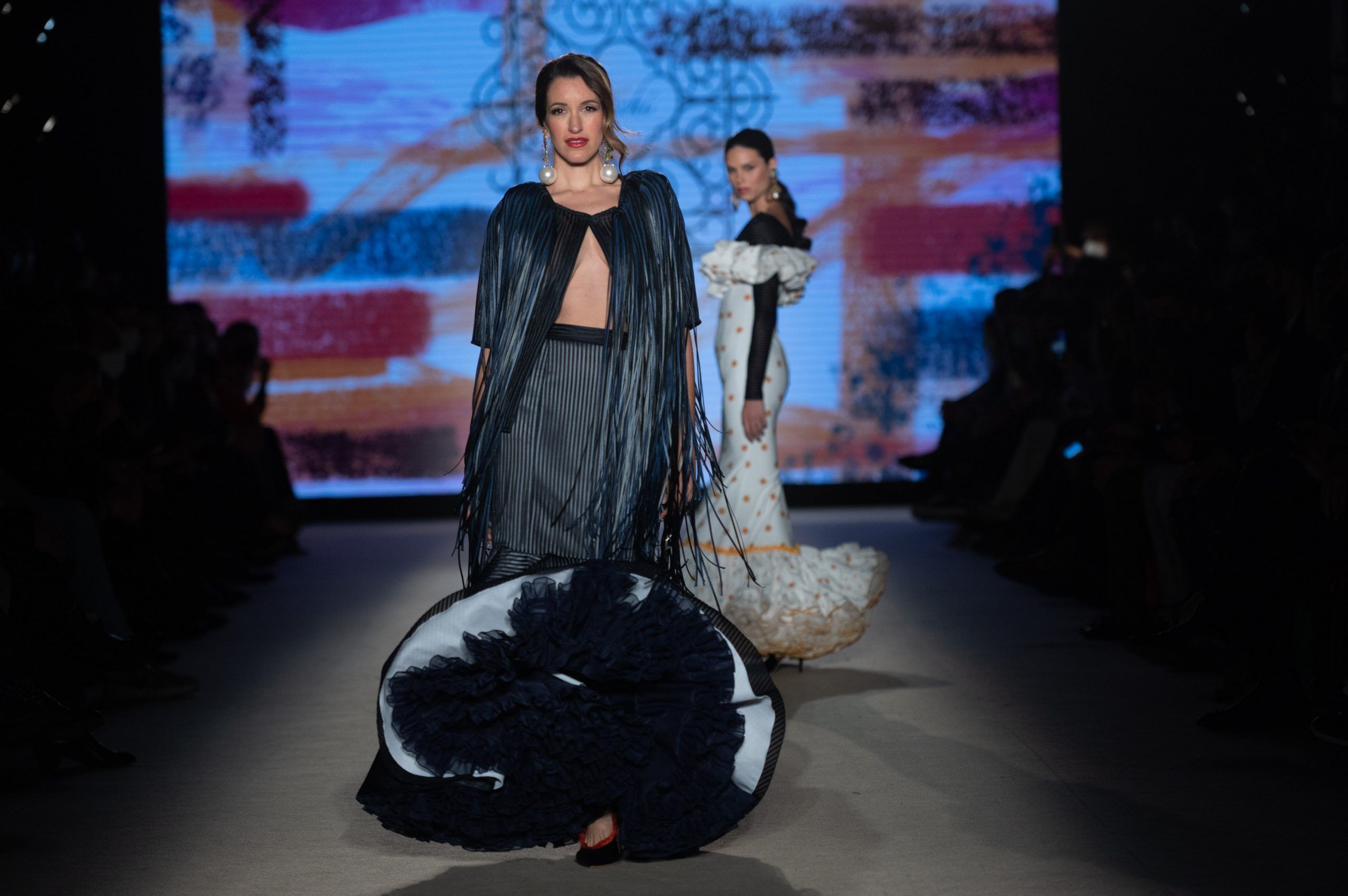 Apoteósica vuelta a la pasarela de la moda flamenca de la mano de We Love Flamenco. Pablo Retamero y Juanjo Bernal: ‘Gachí’. Foto: Aníbal González© - Gastronomía y Moda