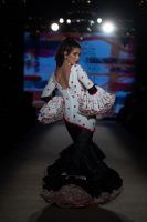 Apoteósica vuelta a la pasarela de la moda flamenca de la mano de We Love Flamenco. Pablo Retamero y Juanjo Bernal: ‘Gachí’. Foto: Aníbal González© - Gastronomía y Moda