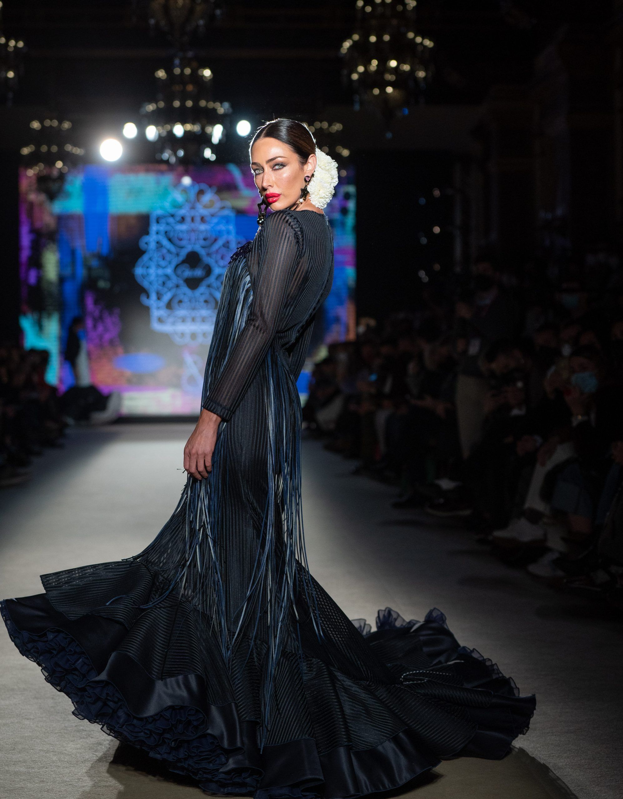 Apoteósica vuelta a la pasarela de la moda flamenca de la mano de We Love Flamenco. Pablo Retamero y Juanjo Bernal: ‘Gachí’. Foto: Aníbal González© - Gastronomía y Moda