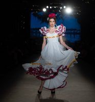 Apoteósica vuelta a la pasarela de la moda flamenca de la mano de We Love Flamenco. Rocío Márquez: ‘Por ti’. Foto: Aníbal González© - Gastronomía y Moda