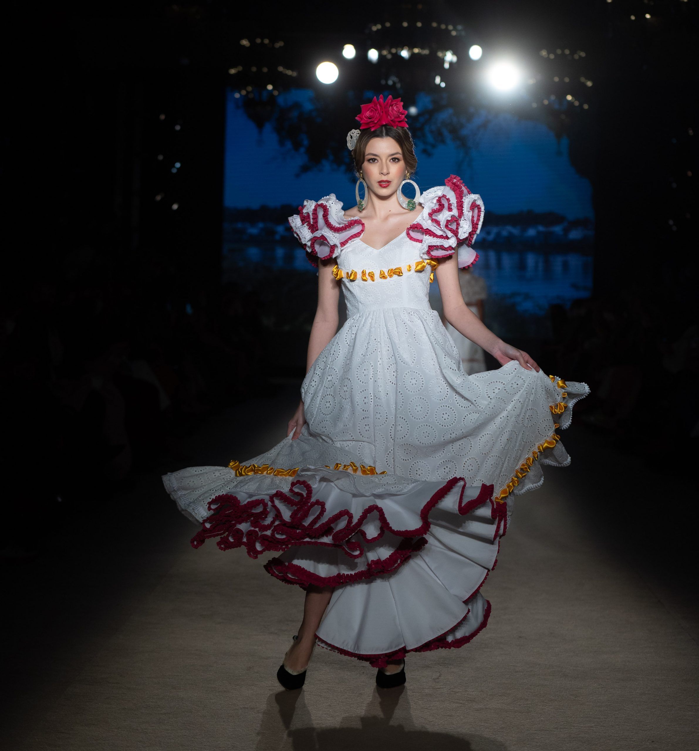 Apoteósica vuelta a la pasarela de la moda flamenca de la mano de We Love Flamenco. Rocío Márquez: ‘Por ti’. Foto: Aníbal González© - Gastronomía y Moda