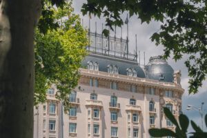 El Hotel Palace de Madrid estrena 'nueva' fachada - Gastronomía y Moda