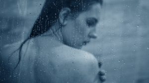 Duchas de agua fría, la herramienta antiage que mejora el estado anímico y la calidad del sueño - Gastronomía y Moda