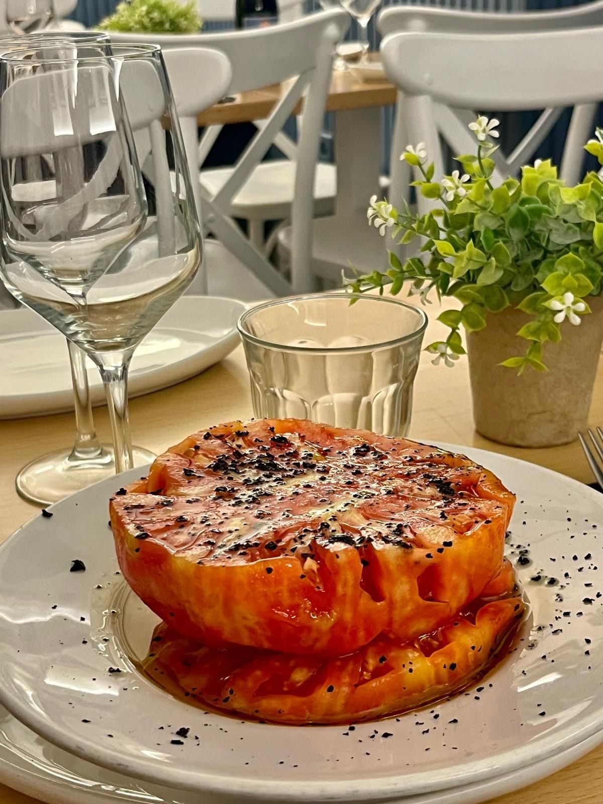 Charnela celebra su sexto aniversario con una nueva apertura en Madrid - Gastronomía y Moda