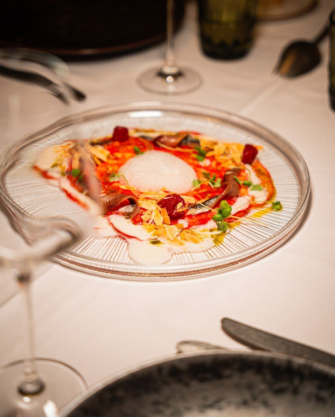 Brasas, tapeo, coctelería y mucho diseño en Gran Vía 18, el nuevo templo gastronómico de Madrid - Gastronomía y Moda