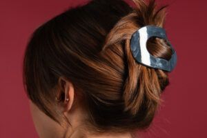 Recogidos fáciles que elevan cualquier look con un solo accesorio - Gastronomía y Moda