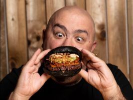 Juanchi’s Burger lanza su nueva hamburguesa: la Piggy Queen - Gastronomía y Moda