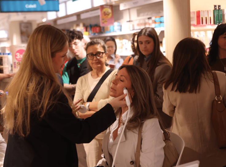 L’Oréal Paris y Clarel reivindican que la belleza mejora con la edad junto a Carmen Lomana - Gastronomía y Moda