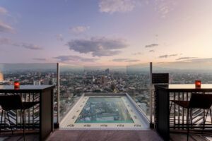 Riu Plaza Guadalajara inaugura una experiencia de vértigo en su nuevo 360º Rooftop de la planta 41 - Gastronomía y Moda