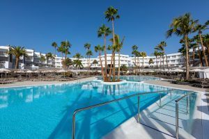 RIU inaugura el hotel Riu Paraiso Lanzarote tras una reforma integral - Gastronomía y Moda