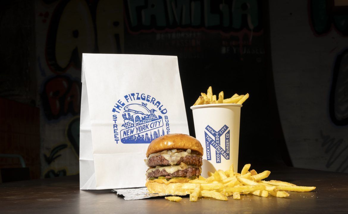 The Fitzgerald presenta la NYC Burger, su versión street food más manhattaniana The Fitzgerald presenta la NYC Burger, su versión street food más manhattaniana - Gastronomía y Moda