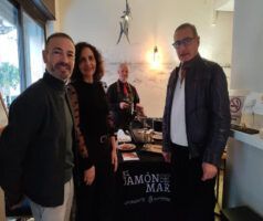 El XVI Aniversario del restaurante La Sal en Sevilla con Carlos Herrera y Petaca Chico - Gastronomía y Moda