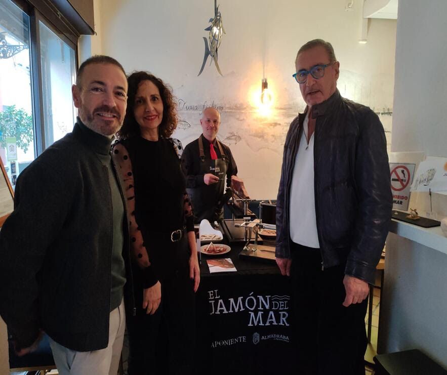 El XVI Aniversario del restaurante La Sal en Sevilla con Carlos Herrera y Petaca Chico - Gastronomía y Moda