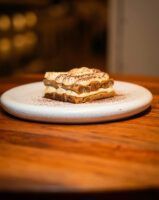 Brasas, tapeo, coctelería y mucho diseño en Gran Vía 18, el nuevo templo gastronómico de Madrid - Gastronomía y Moda