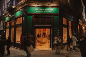 Sevilla y la seda: el legado histórico que vuelve a cobrar vida en pleno corazón de la ciudad - Gastronomía y Moda