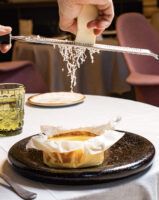 Brasas, tapeo, coctelería y mucho diseño en Gran Vía 18, el nuevo templo gastronómico de Madrid - Gastronomía y Moda