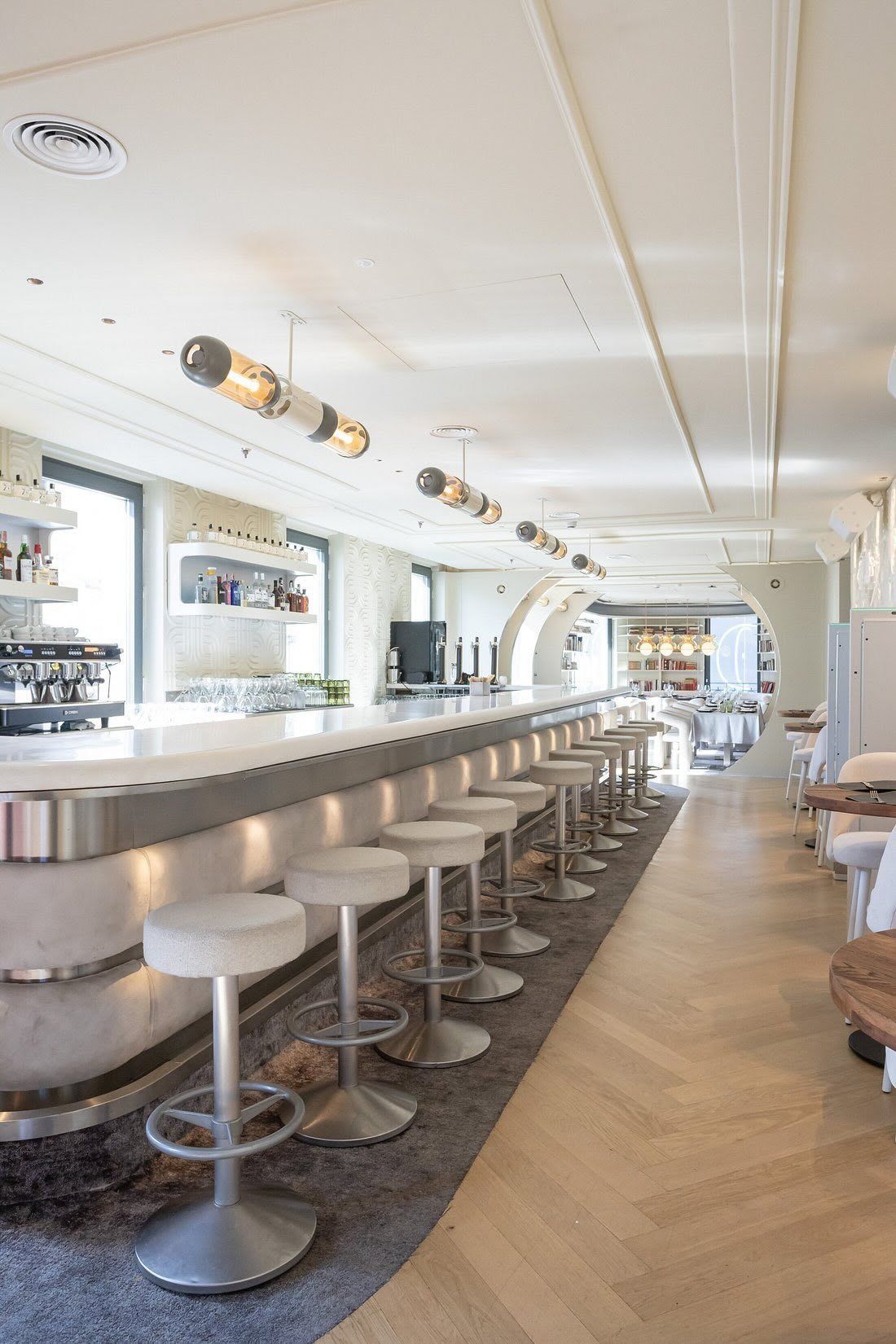 Brasas, tapeo, coctelería y mucho diseño en Gran Vía 18, el nuevo templo gastronómico de Madrid - Gastronomía y Moda