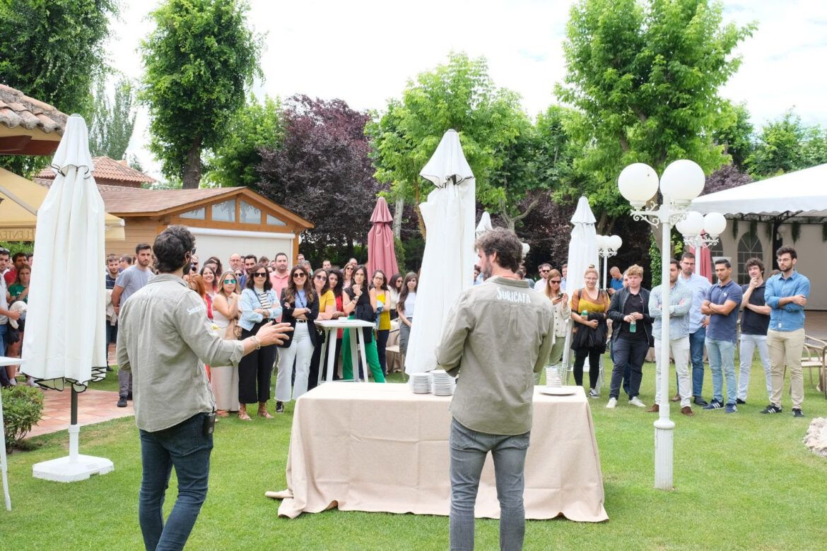 Cómo se construyen los grandes eventos corporativos que dejan huella: la fórmula de éxito de Suricata - Gastronomía y Moda
