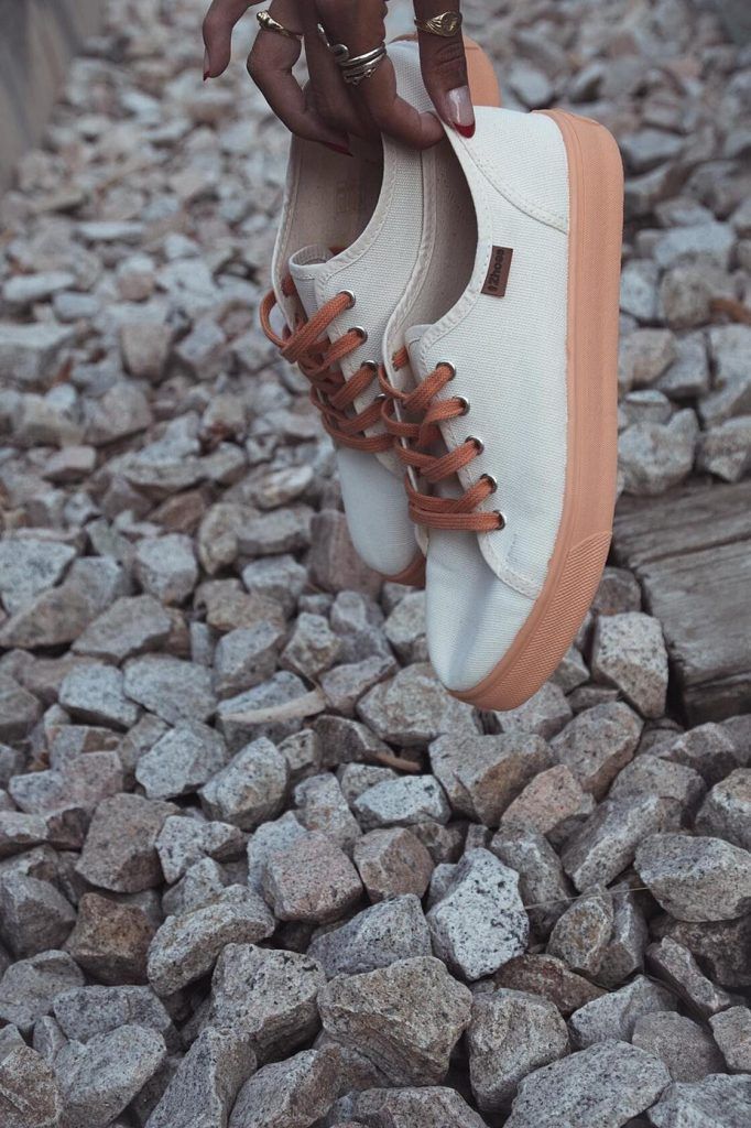 Las sneakers made in Spain 100% ecológicas que huelen a fresa Dale un toque dulce a tu armario gracias a la firma sostenible Zhoes Brand - Gastronomía y Moda