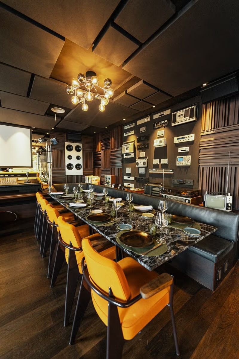 Brasas, tapeo, coctelería y mucho diseño en Gran Vía 18, el nuevo templo gastronómico de Madrid - Gastronomía y Moda