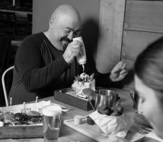 Enamora a tu pareja con Juanchi’s Burger - Gastronomía y Moda