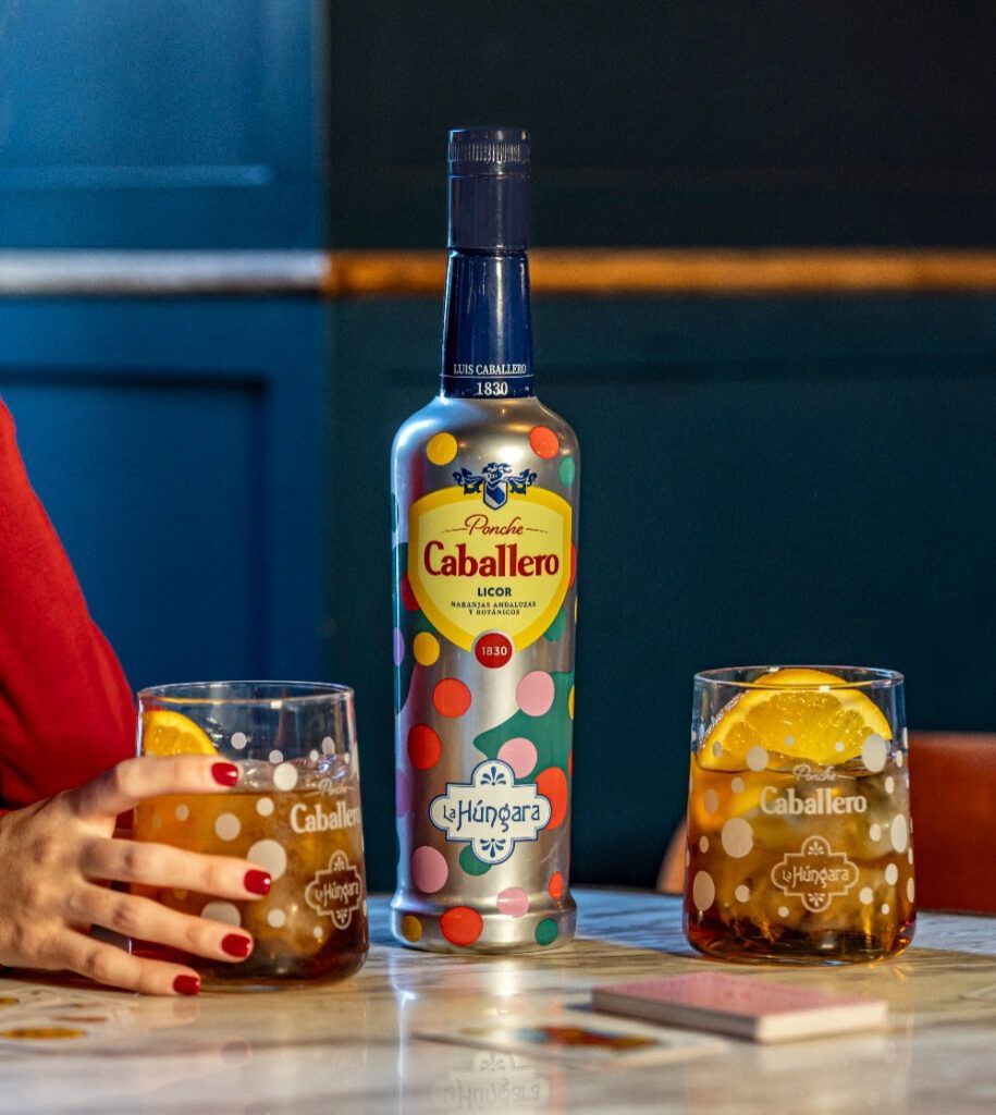 Ponche Caballero rinde homenaje a la cultura andaluza a través de la mirada de La Húngara, fusionando el arte y el flamenco con un toque contemporáneo - Gastronomía y Moda