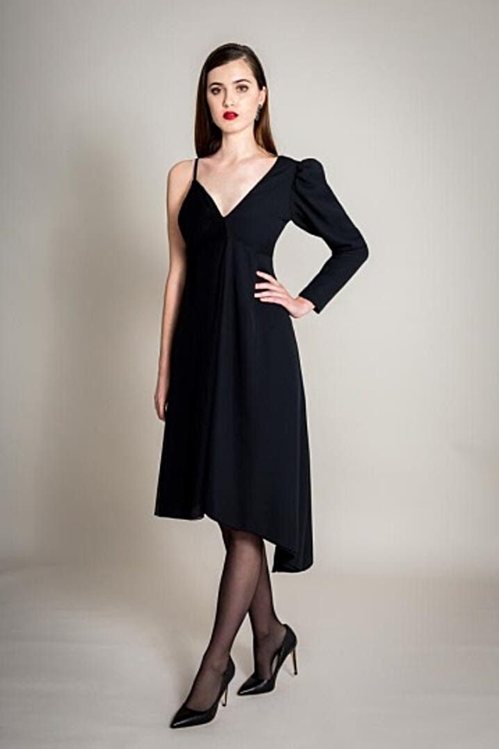 Bastian Viana reinventa la elegancia del vestido negro multifuncional - Gastronomía y Moda