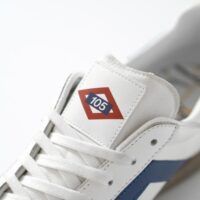 Isabel Díaz Ayuso 'lo peta' con las zapatillas de edición especial del Metro de Madrid - Gastronomía y Moda