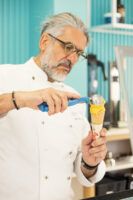 Manu Jara abre en Triana la heladería más esperada del verano sevillano con sus nuevos Manujaldres y helados artesanales - Gastronomía y Moda