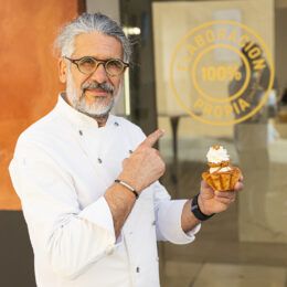 Manu Jara abre en Triana la heladería más esperada del verano sevillano con sus nuevos Manujaldres y helados artesanales - Gastronomía y Moda