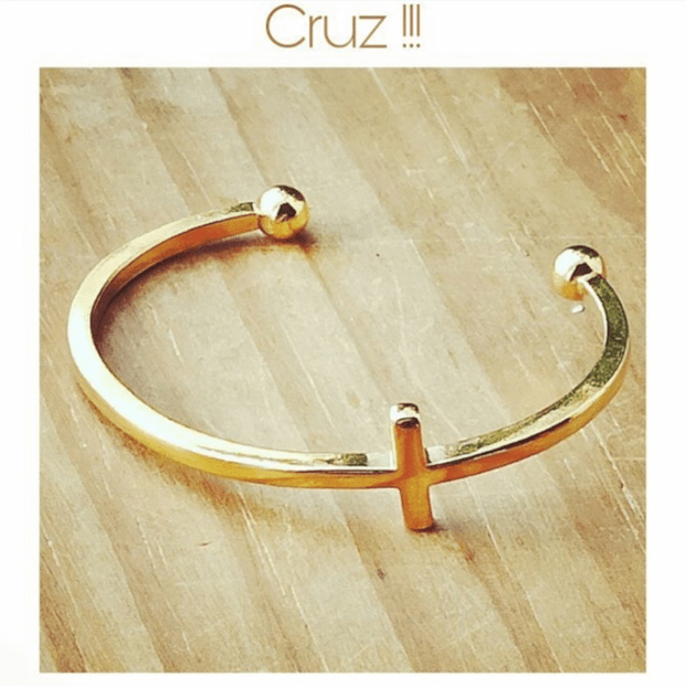 Brazalete cruz en dorado y también en plateado - Gastronomía y Moda
